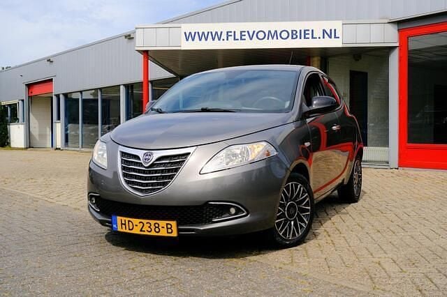 Grijs Gebruikt 2015 Lancia Ypsilon Hatchback | € 7.950 (Eerlijke prijs) - Afbeelding 1/4