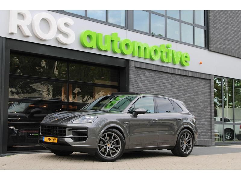 Grijs Gebruikt 2023 Porsche Cayenne SUV | € 104.950 (Eerlijke prijs) - Afbeelding 1/4