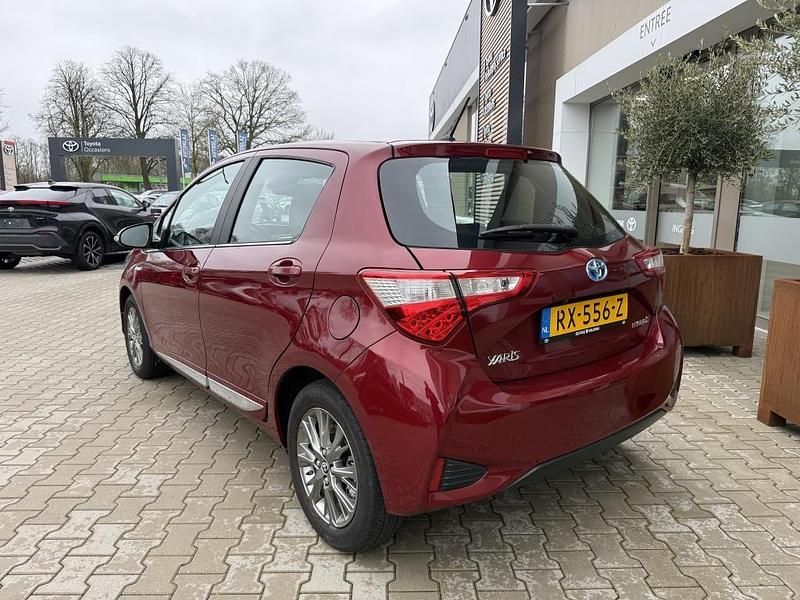 Occasion Toyota Yaris Executive 101 PK (74 kW) 2018 Rood Hatchback