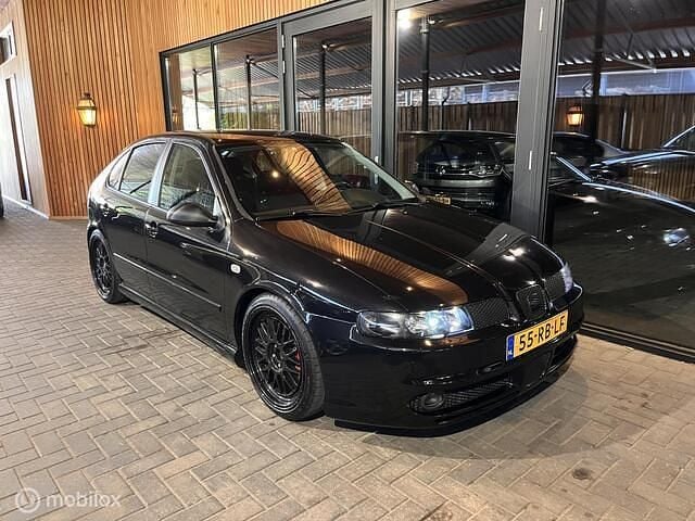 Zwart Gebruikt 2005 Seat Leon FR Hatchback | € 5.450 (Duur) - Afbeelding 1/4