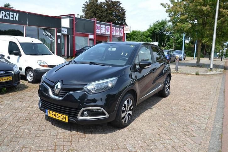 Zwart (metallic) Occasion 2015 Renault Captur Dynamique SUV | € 7.350 (Eerlijke prijs) - Afbeelding 1/4
