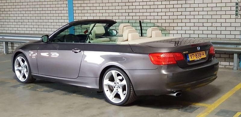 Bruin Gebruikt 2011 BMW 320 Cabriolet Executive Cabriolet | € 13.000 (Eerlijke prijs) - Afbeelding 1/4