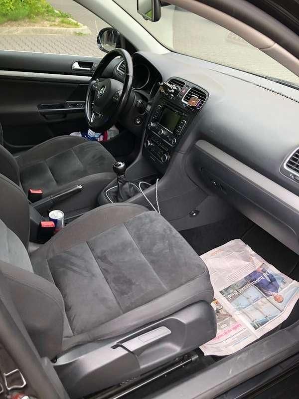 Zwart Gebruikt 2010 VW Golf VI Highline Stationwagen | € 3.500 (Goede deal) - Afbeelding 1/4