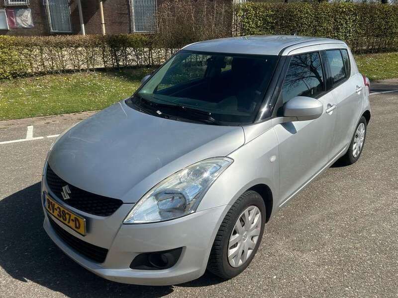Grijs Gebruikt 2011 Suzuki Swift Hatchback | € 4.450 (Eerlijke prijs) - Afbeelding 1/4