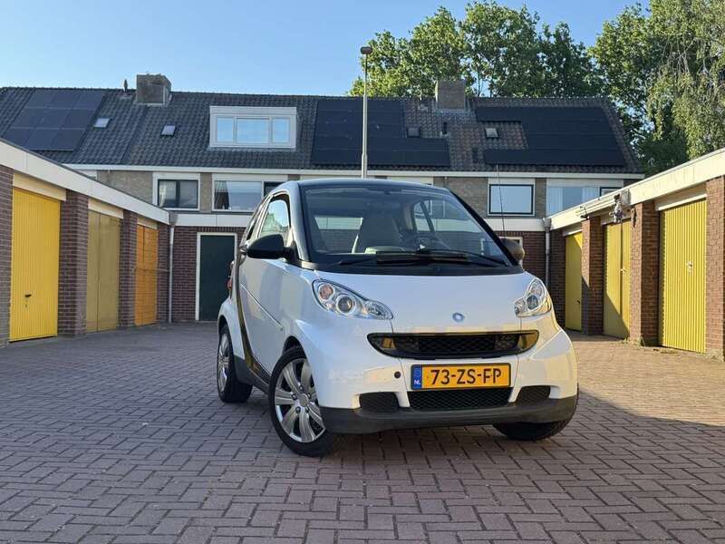 Zwart, metallic lak Gebruikt 2008 Smart ForTwo Coupé Coupé | € 3.750 (Eerlijke prijs) - Afbeelding 1/4