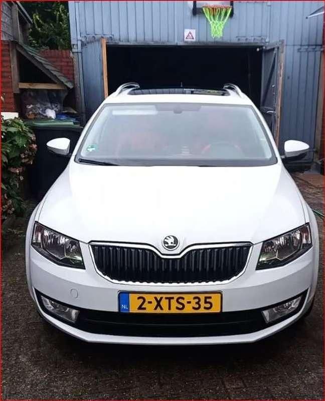 Wit Gebruikt 2014 Skoda Octavia Stationwagen | € 5.900 (Eerlijke prijs) - Afbeelding 1/4