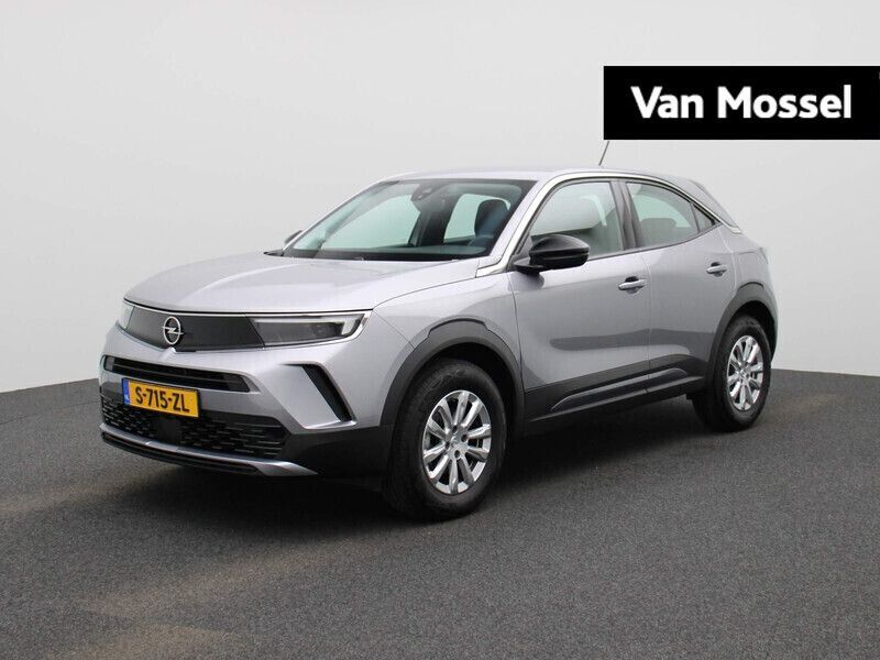 Grijs Gebruikt 2023 Opel Mokka Edition SUV | € 19.940 (Goede deal) - Afbeelding 1/4