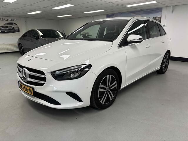Wit Gebruikt 2020 Mercedes B180 Premium Plus MPV | € 18.750 (Super prijs) - Afbeelding 1/4