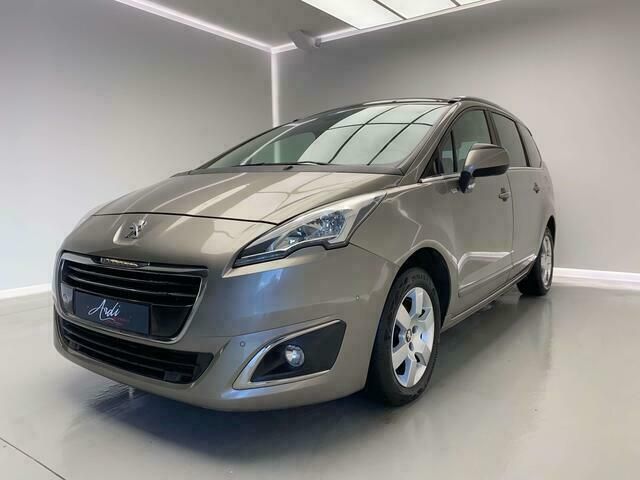 Grijs Gebruikt 2015 Peugeot 5008 Style MPV | € 11.950 (Duur) - Afbeelding 1/4