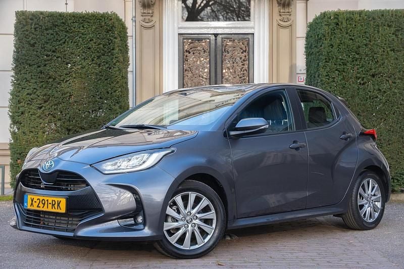 Occasion Toyota Yaris Hybrid Business Edition 116 PK (85 kW) 2023 Grijs Hatchback