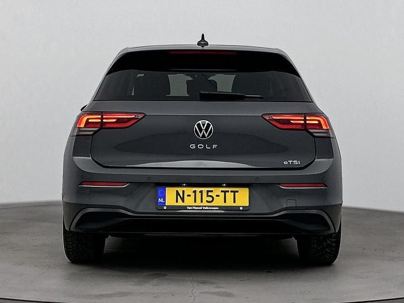 Occasion VW Golf VIII Business 131 PK (96 kW) 2022 Grijs Hatchback