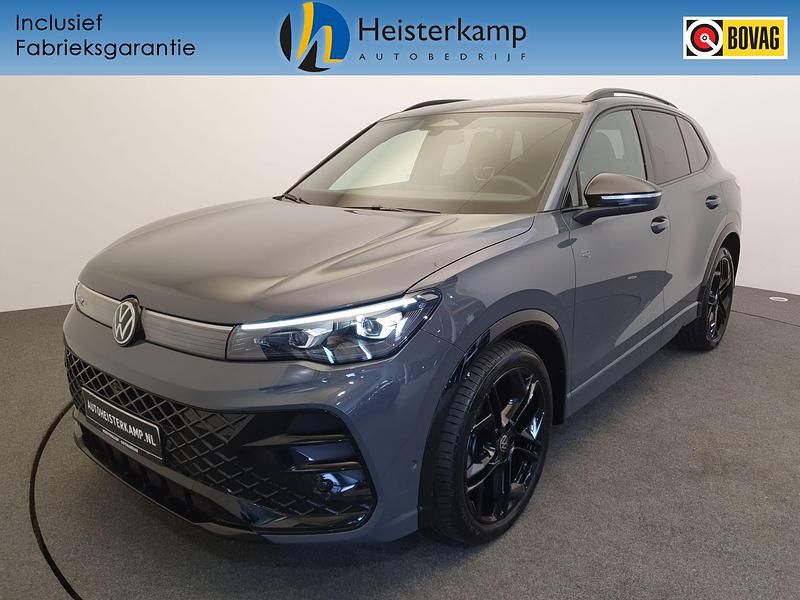 Grijs Gebruikt 2024 VW Tiguan R-line SUV | € 50.950 - Afbeelding 1/4