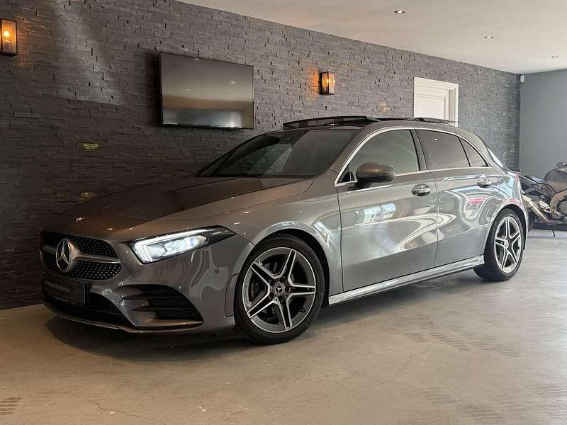 Grijs Gebruikt 2018 Mercedes A200 AMG line Hatchback | € 20.950 (Eerlijke prijs) - Afbeelding 1/4