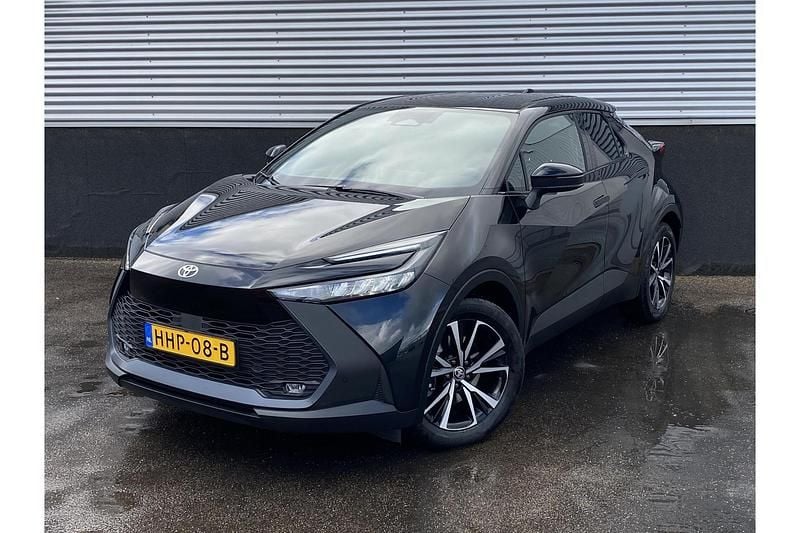 Zwart Gebruikt 2025 Toyota C-HR SUV | € 37.749 (Eerlijke prijs) - Afbeelding 1/1