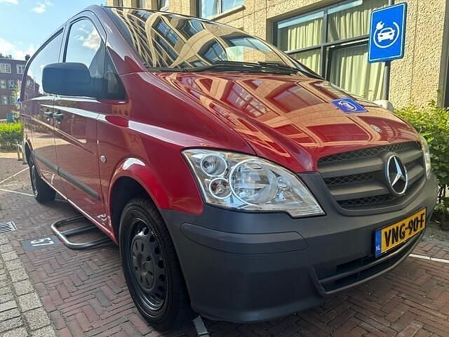 Rood Gebruikt 2012 Mercedes Vito MPV | € 4.950 (Goede deal) - Afbeelding 1/4