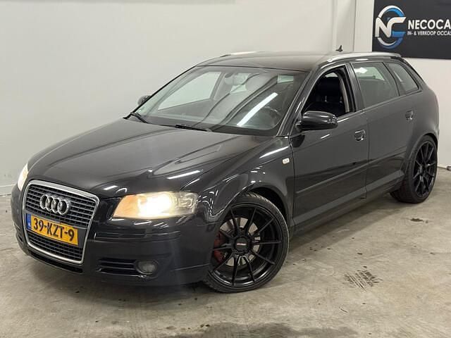 Zwart Occasion 2005 Audi A3 Sportback Ambition Hatchback | € 3.949 (Eerlijke prijs) - Afbeelding 1/4