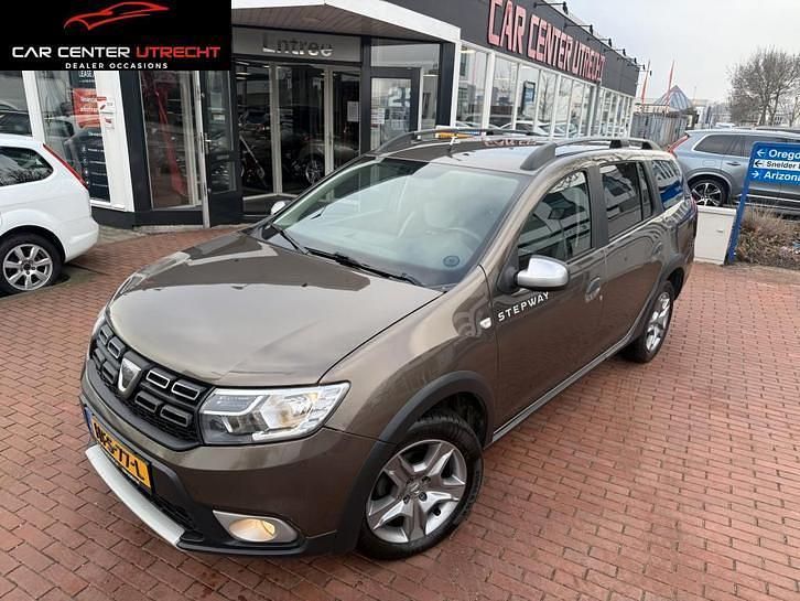 Bruin (metallic) Occasion 2018 Dacia Logan MCV Stepway MPV | € 9.750 (Eerlijke prijs) - Afbeelding 1/4