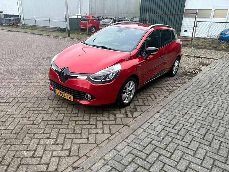 Rood Gebruikt 2015 Renault Clio GrandTour Dynamique Stationwagen | € 7.450 (Eerlijke prijs) - Afbeelding 1/4