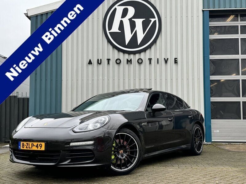 Grijs Gebruikt 2015 Porsche Panamera Chrono Sedan | € 36.999 - Afbeelding 1/4
