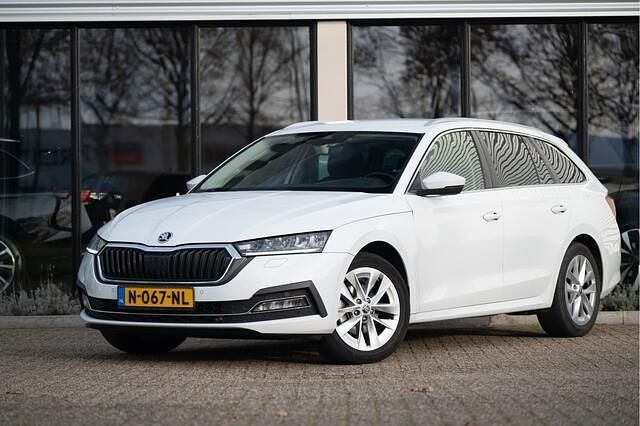 Wit Occasion 2021 Skoda Octavia Business Line Stationwagen | € 19.750 (Eerlijke prijs) - Afbeelding 1/4