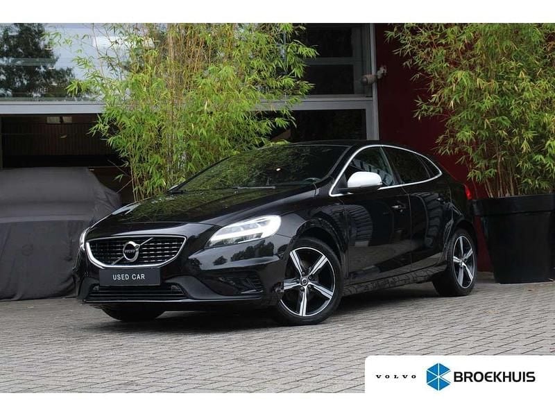 Zwart Gebruikt 2019 Volvo V40 Stationwagen | € 15.900 (Goede deal) - Afbeelding 1/4