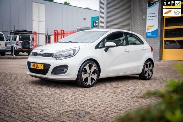 Wit Gebruikt 2012 Kia Rio Hatchback | € 6.950 (Eerlijke prijs) - Afbeelding 1/4