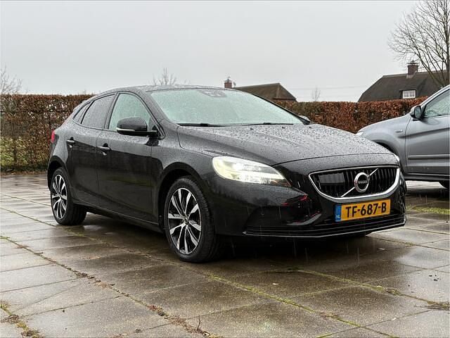 Zwart Occasion 2018 Volvo V40 Dynamic Hatchback | € 16.495 (Eerlijke prijs) - Afbeelding 1/4