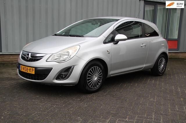 Grijs Gebruikt 2012 Opel Corsa Hatchback | € 3.995 (Goede deal) - Afbeelding 1/4