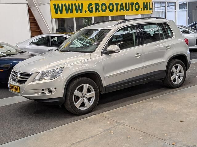 Grijs Occasion 2009 VW Tiguan Track & Field SUV | € 7.944 (Eerlijke prijs) - Afbeelding 1/4