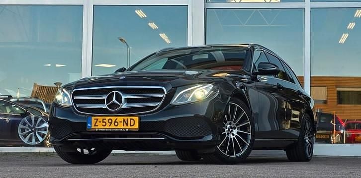 Zwart Gebruikt 2016 Mercedes E200 Ambition Stationwagen | € 21.744 (Eerlijke prijs) - Afbeelding 1/3