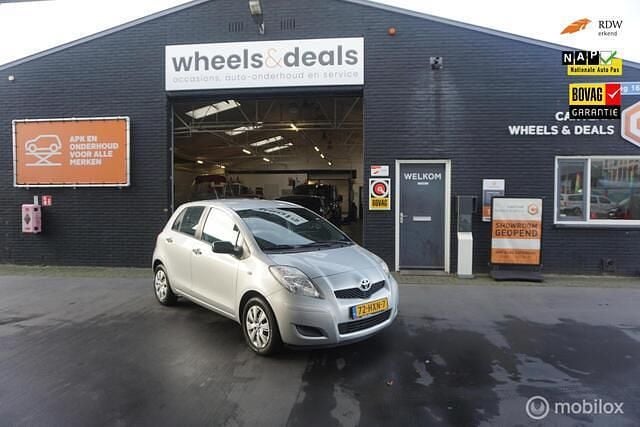Grijs Gebruikt 2009 Toyota Yaris Hatchback | € 2.995 (Eerlijke prijs) - Afbeelding 1/4