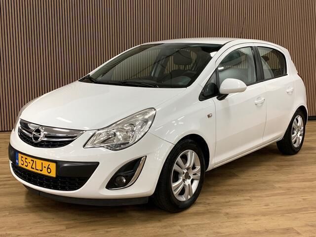 Wit, metallic lak Gebruikt 2012 Opel Corsa Edition Hatchback | € 4.445 (Eerlijke prijs) - Afbeelding 1/4