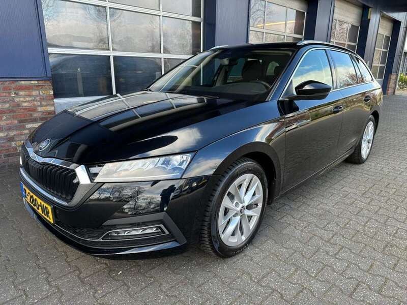 Zwart Gebruikt 2021 Skoda Octavia Business Line Stationwagen | € 19.950 (Eerlijke prijs) - Afbeelding 1/4