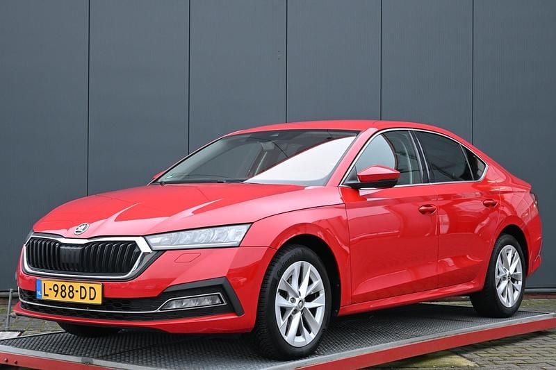 Occasion Skoda Octavia Business Line 2021 Rood Hatchback