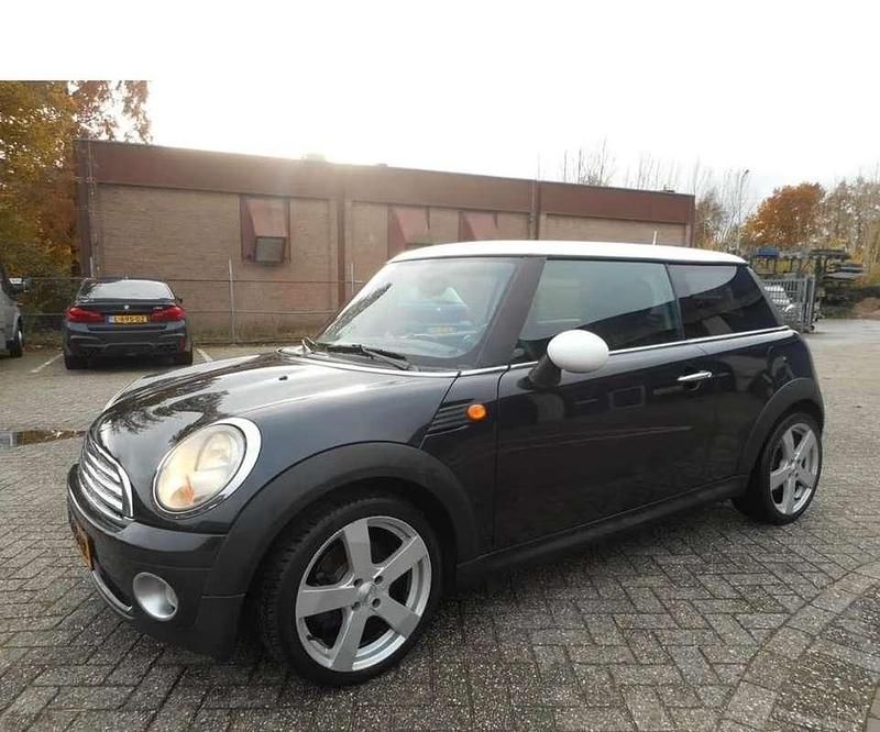 Zwart Gebruikt 2008 Mini Cooper Hatchback | € 2.500 (Eerlijke prijs) - Afbeelding 1/4