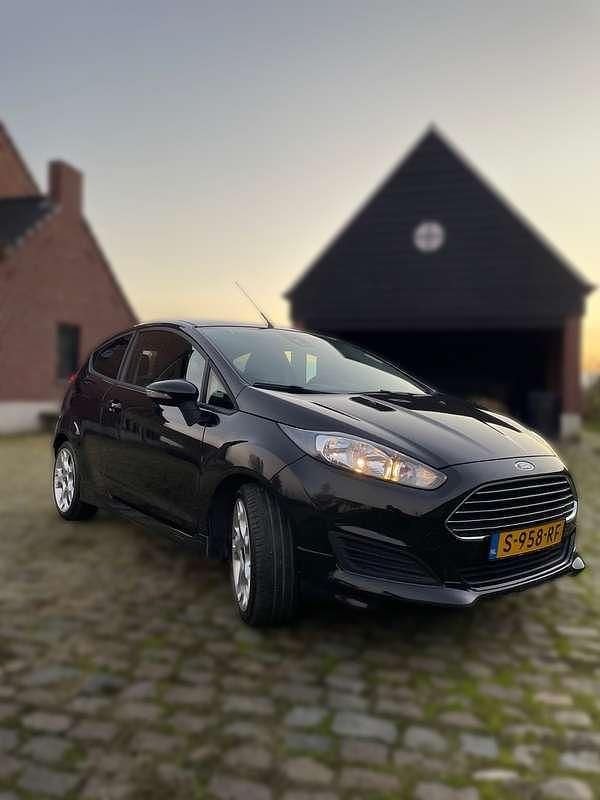 Zwart Gebruikt 2013 Ford Fiesta SYNC Edition Sedan | € 6.500 (Eerlijke prijs) - Afbeelding 1/4