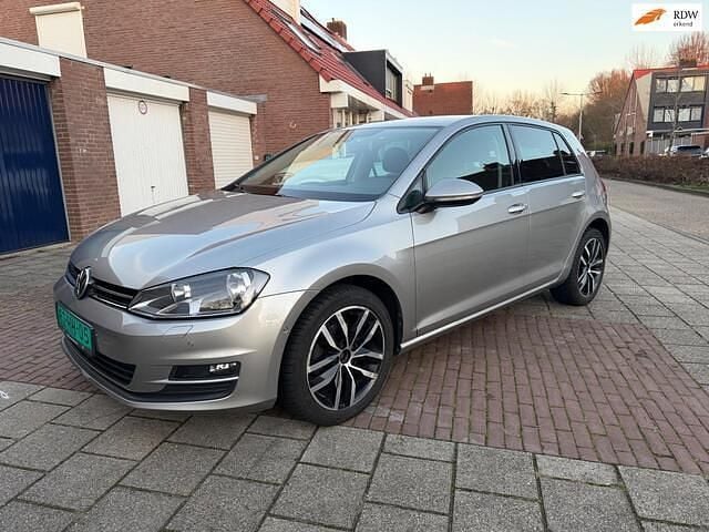 Grijs (metallic) Gebruikt 2013 VW Golf VII Highline Hatchback | € 8.950 (Eerlijke prijs) - Afbeelding 1/4