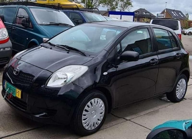 Zwart Occasion 2008 Toyota Yaris Sedan | € 1.250 (Super prijs) - Afbeelding 1/4