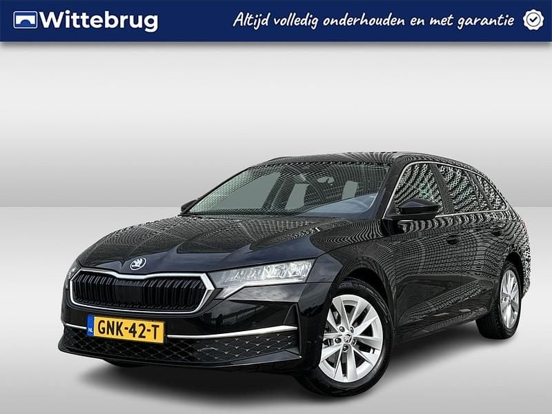 Zwart Gebruikt 2024 Skoda Octavia Business Line Stationwagen | € 28.950 (Goede deal) - Afbeelding 1/2