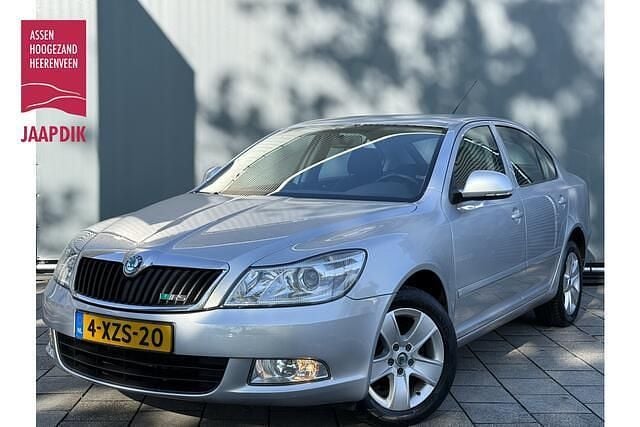 Grijs Gebruikt 2012 Skoda Octavia Ambition Hatchback | € 7.944 (Eerlijke prijs) - Afbeelding 1/4