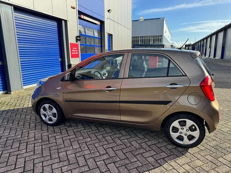 Bruin Occasion 2014 Kia Picanto Hatchback | € 6.350 (Goede deal) - Afbeelding 1/4