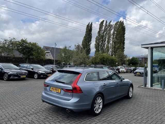 Occasion Volvo V90 Momentum 255 PK (187 kW) 2017 Blauw Stationwagen
