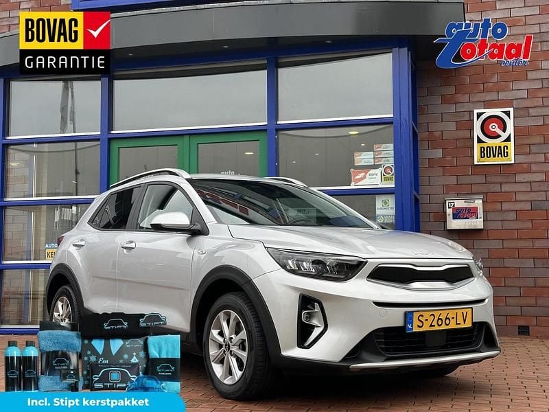 Grijs Gebruikt 2023 Kia Stonic SUV | € 18.500 (Eerlijke prijs) - Afbeelding 1/3