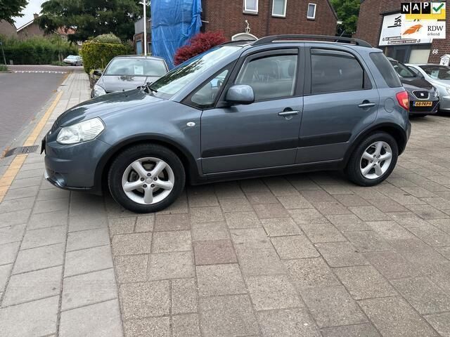 Grijs Gebruikt 2008 Suzuki SX4 MPV | € 3.999 (Eerlijke prijs) - Afbeelding 1/4