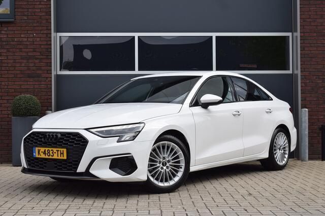 Wit Gebruikt 2021 Audi A3 Business Sedan | € 22.950 (Eerlijke prijs) - Afbeelding 1/4
