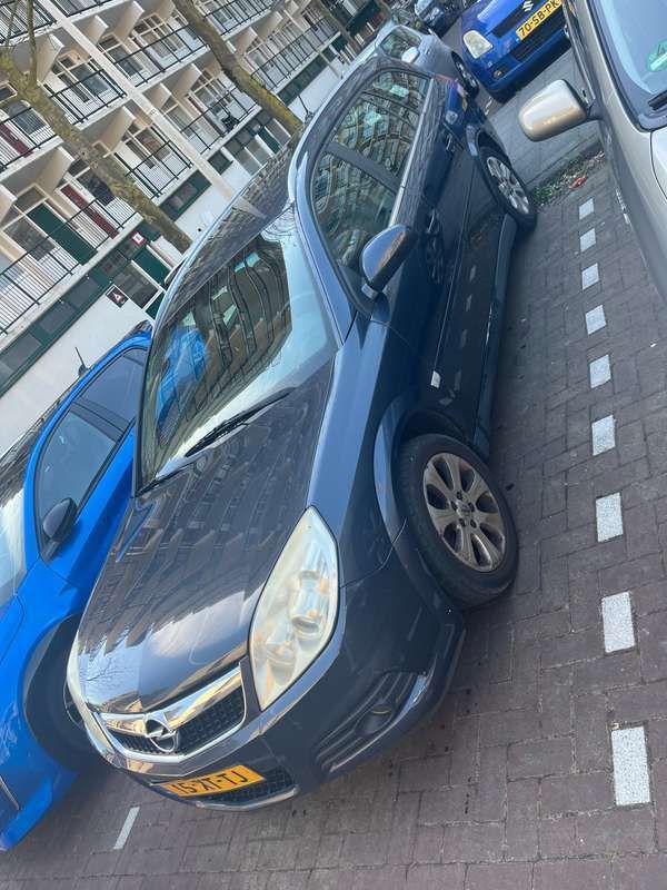 Grijs Gebruikt 2007 Opel Vectra Business Stationwagen | € 1.250 (Eerlijke prijs) - Afbeelding 1/4