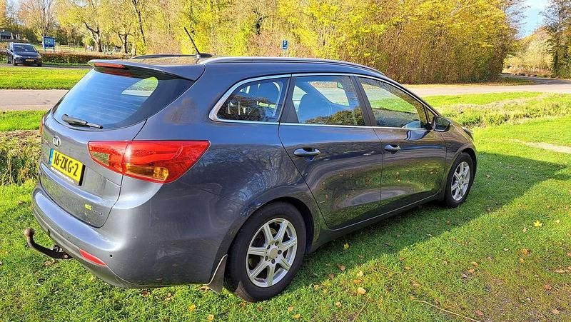 Occasion Kia Ceed Plus 135 PK (99 kW) 2013 Blauw Hatchback