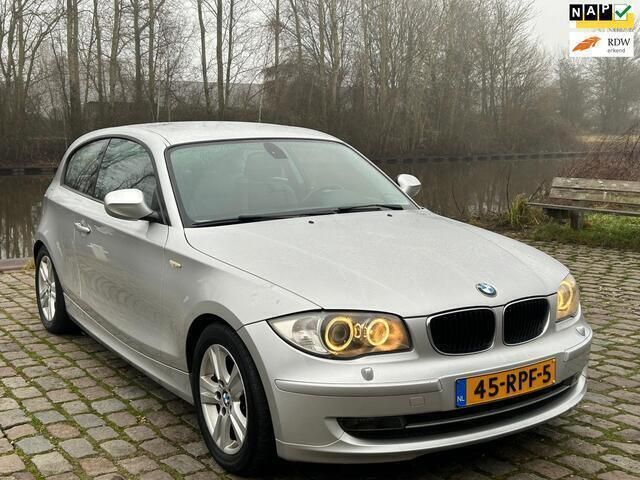 Grijs Gebruikt 2011 BMW 118 Efficient Dynamics Hatchback | € 6.499 (Super prijs) - Afbeelding 1/4