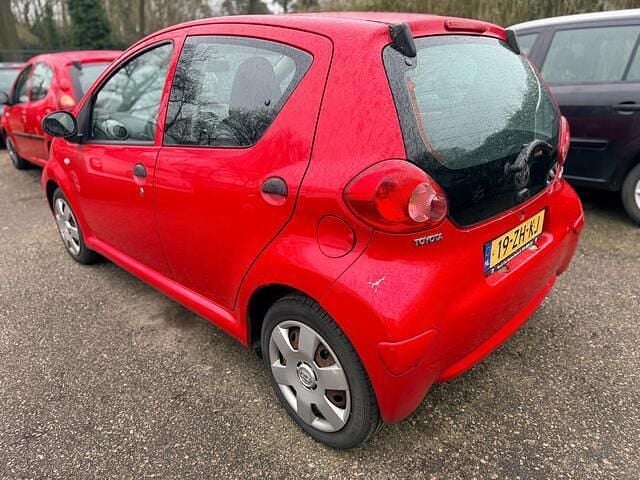 Occasion Toyota Aygo 68 PK (50 kW) 2008 Rood Hatchback