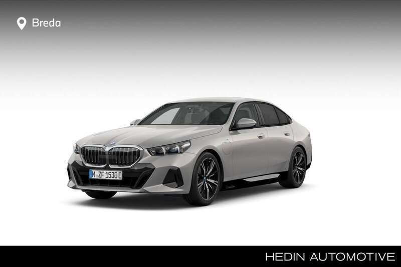 Grijs Nieuw 2025 BMW 530e M Sport Sedan | € 81.898 (Eerlijke prijs) - Afbeelding 1/4
